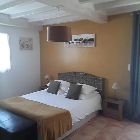 Mas De L'ile Oda ve Kahvaltı Avinyon