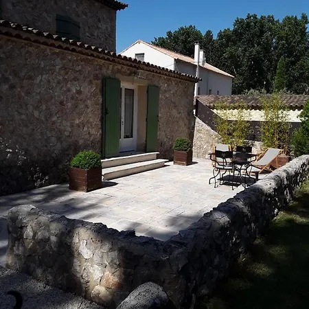 Mas De L'ile Oda ve Kahvaltı 3*