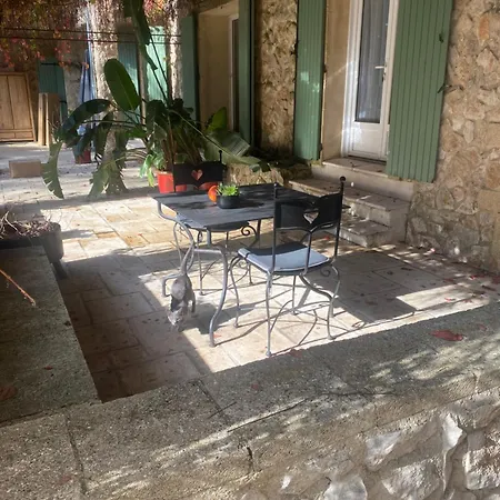 Oda ve Kahvaltı Mas De L'ile 3*