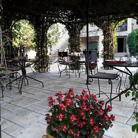 Mas De L'ile Oda ve Kahvaltı Avinyon